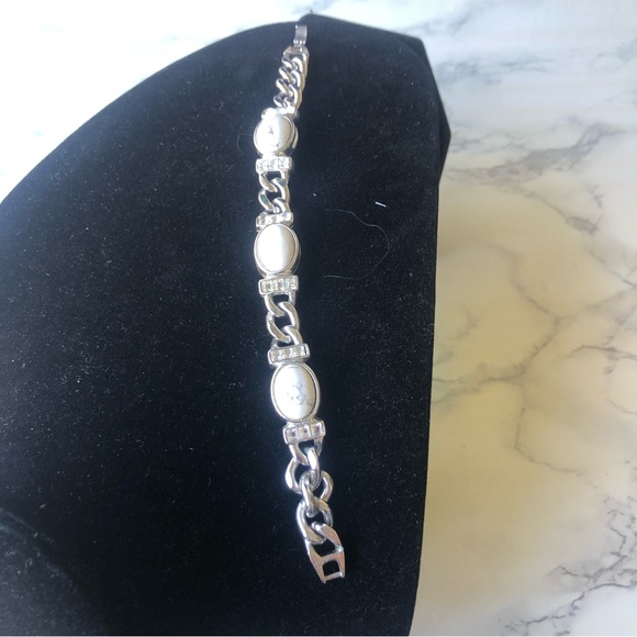 Howlite Stone Bracelet sliver color - Picture 7 of 10